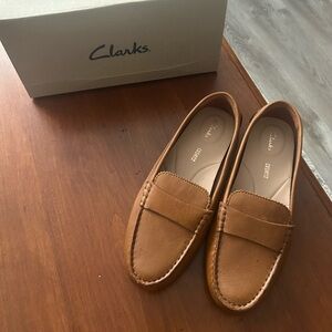 Clark’s Women’s Tan/Brown Loafers (NWT)